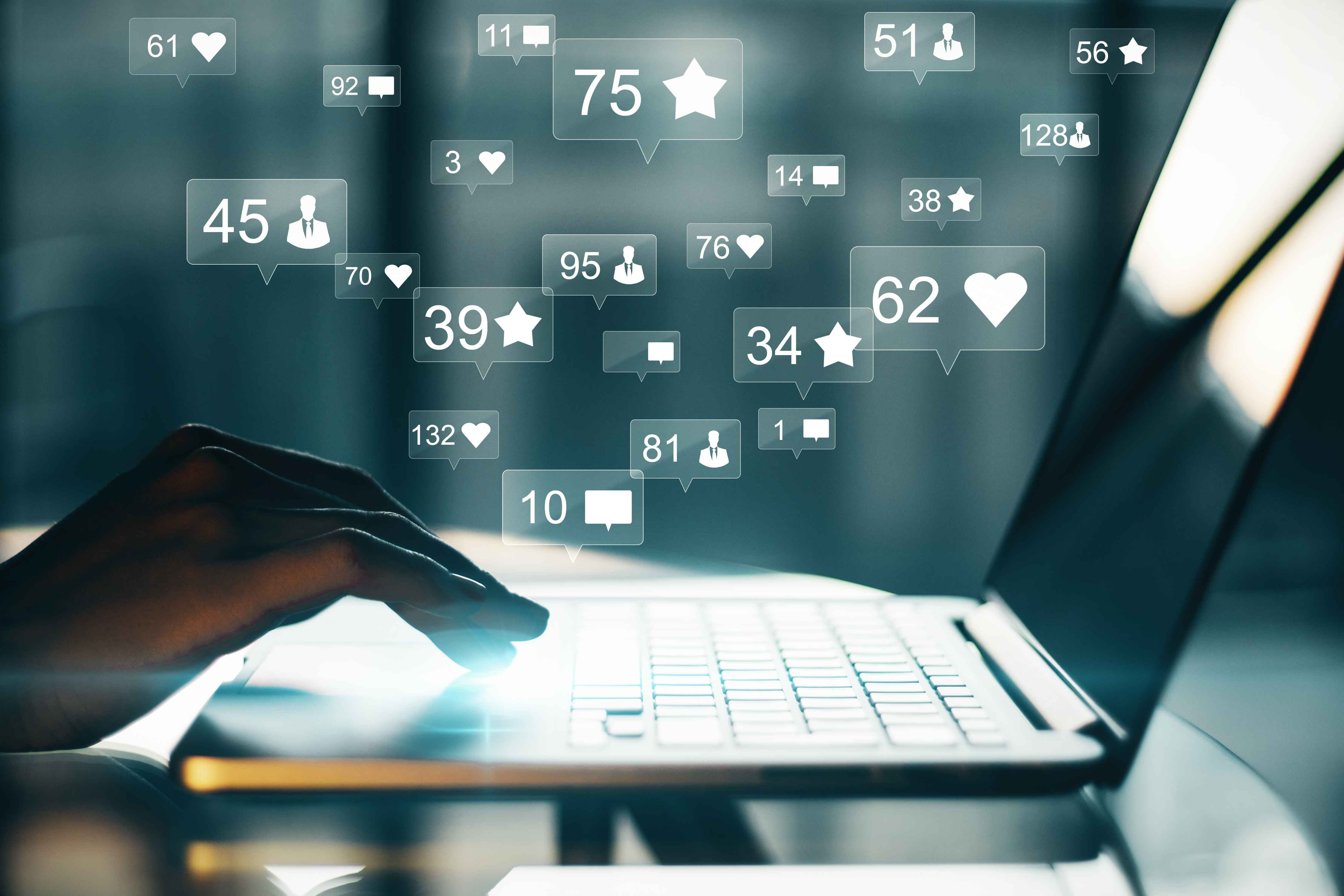 Tastatur mit Social-Media-Benachrichtigungen, Beispiel für Social Media Ads