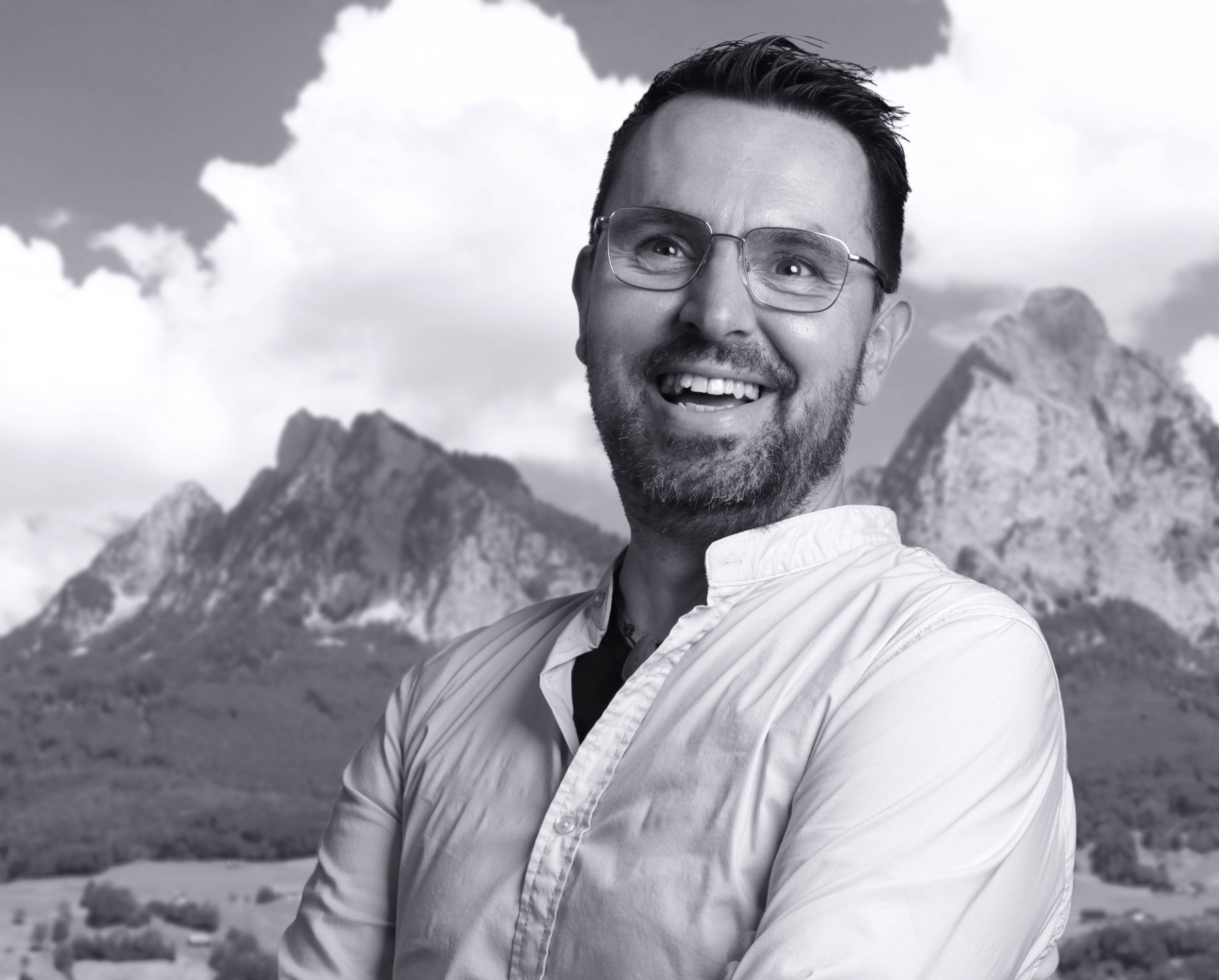 Marcel van den Berge | Graphic Designer & Project Manager GetLead AG Bei GetLead AG finde ich mein kreatives Zuhause. Die Vielfalt der Projekte bietet spannende Aufgaben und kontinuierliche Weiterentwicklung. Mit Adobe-Programmen erschaffe ich frische Designs, die visuelle Wahrnehmung begeistern und effizient in Projekte integriert werden.